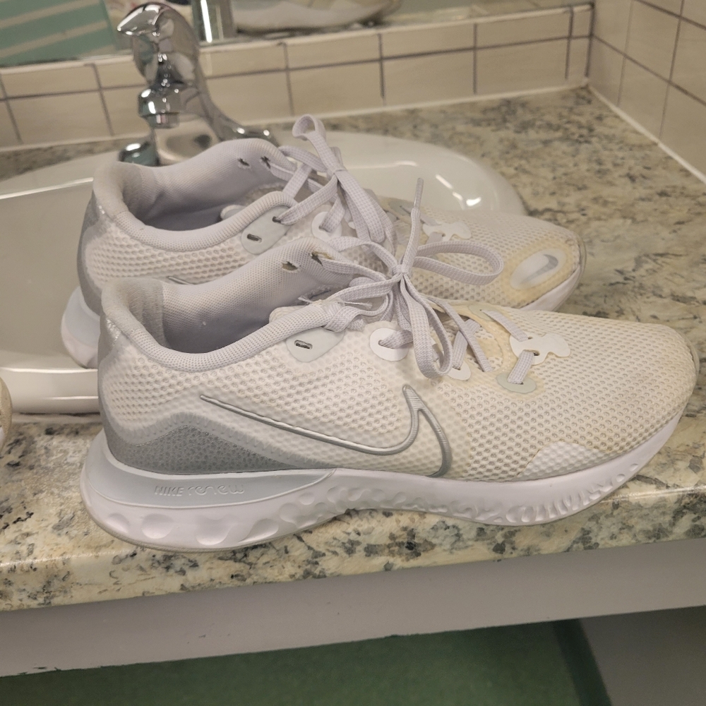 Nike running shoes - Picture 4 of 6